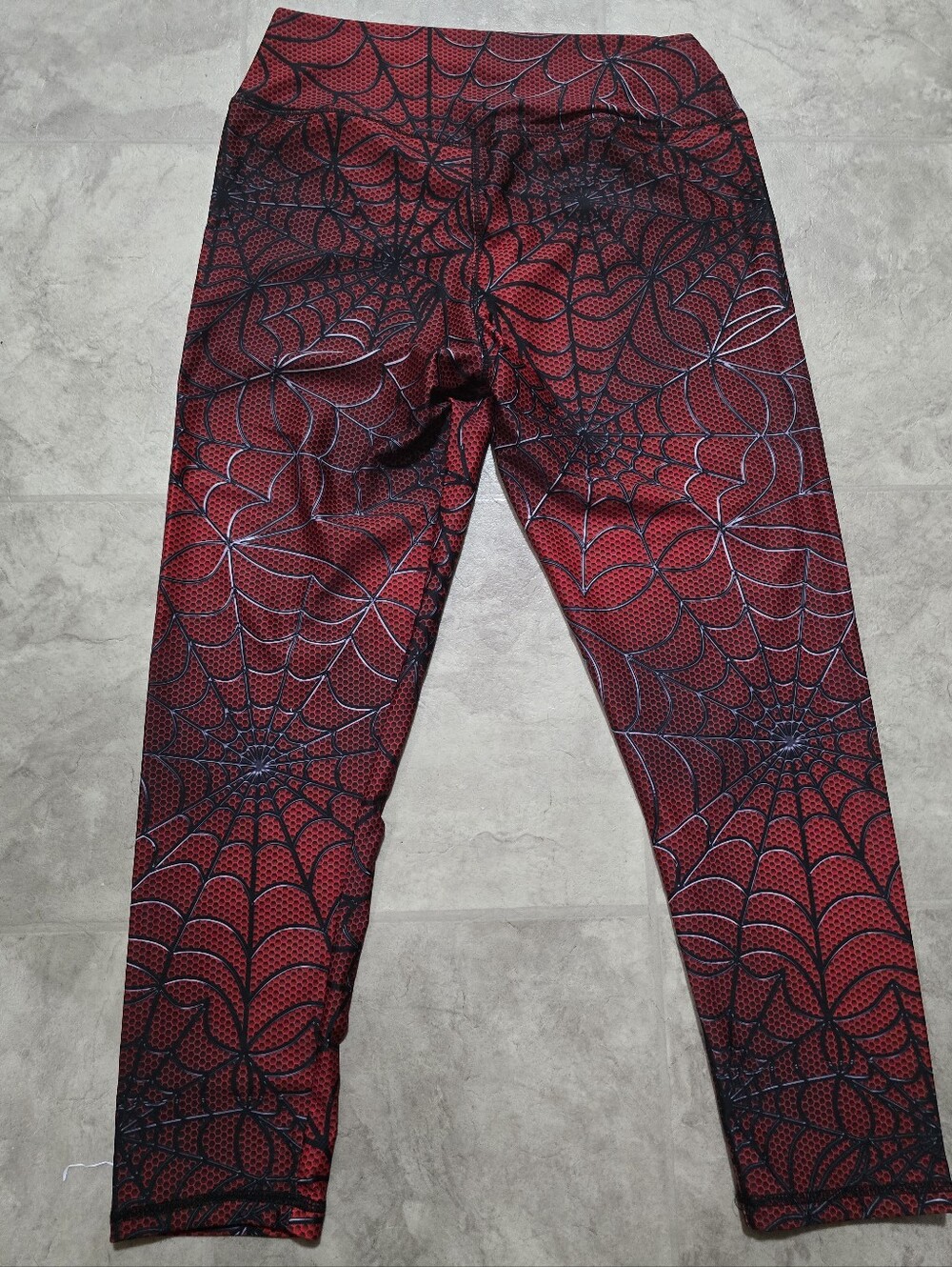 Red Spiderweb Capris - Picture 5 of 8